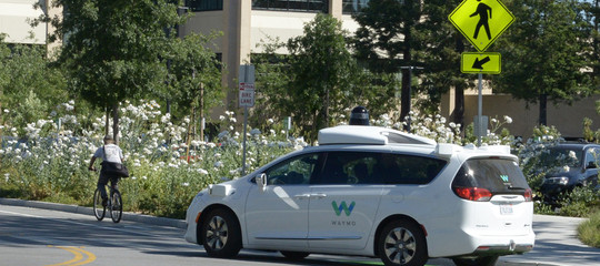 Google porta su strada auto che si guidano da sole e senza nessuno seduto davanti