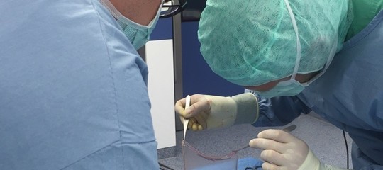 Il rivoluzionario intervento dei medici modenesi che dà speranza ai "bimbi farfalla"
