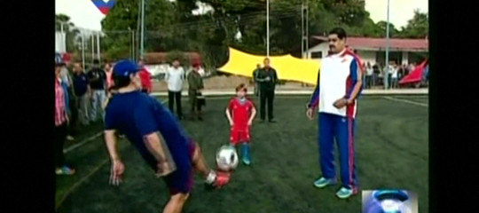 Maradona furioso contro il presidente Macri: "La sua una famiglia di ladri"