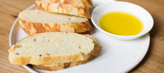 Si possono tenere i bambini a pane e olio se i genitori non pagano la mensa?