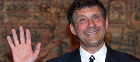 Frizzi su Twitter: "Cari amici, combatto per riprendermi"