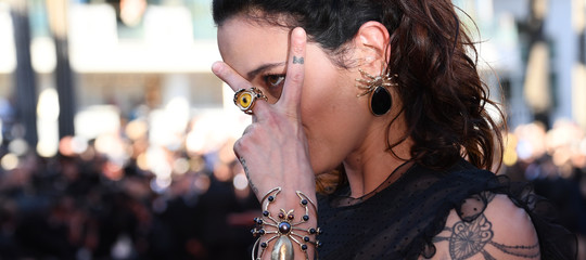 La "guerra" di Asia Argento contro le molestie. "Uomini, potete scappare, ma non ci sfuggirete"