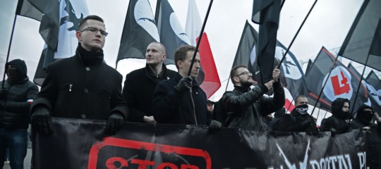 Sessantamila nazionalisti marciano a Varsavia. Per il governo polacco è una "splendida vista"