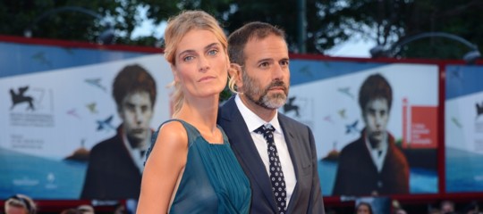 Chi è Claudia Zanella, la moglie di Brizzi che si schiera in sua difesa (pubblicamente)