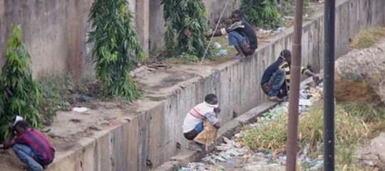 In Ghana defecare all'aperto è diventato un problema nazionale