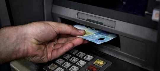 Tre grandi banche sono state multate per pratiche commerciali scorrette