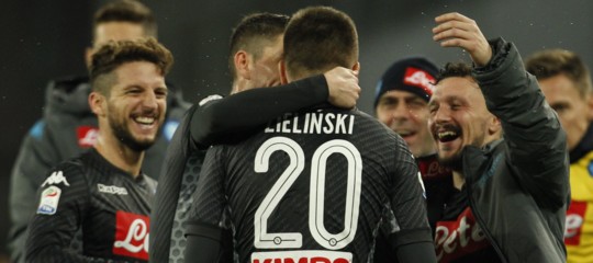 Napoli batte Milan 2-1. Partenopei a + 4 dalla Juventus