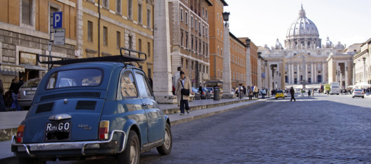 A Roma è in arrivo una stangata sulle strisce blu. Cosa prevede il piano Raggi