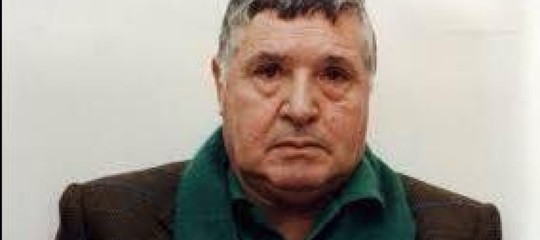 Riina: il feretro del boss sbarcato a Palermo, verso Corleone per la sepoltura