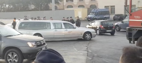 Riina sepolto senza funerali, salma benedetta da prete