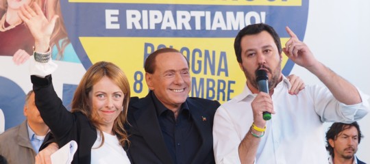 Salvini vuole andare dal notaio per siglare l'alleanza con Meloni e Berlusconi