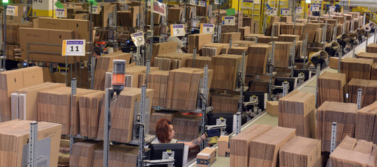 Si allarga lo sciopero ad Amazon. Il venerdì nerissimo dei magazzinieri