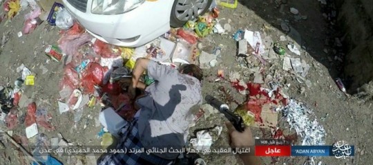 I killer dell'Isis uccidono come in un videogioco. Poi postano le foto