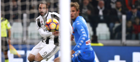 Su Twitter Napoli-Juve è già cominciata ed è una partita molto accesa