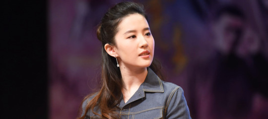Ha 30 gatti e sa di arti marziali l'attrice cinese scelta per interpretare Mulan