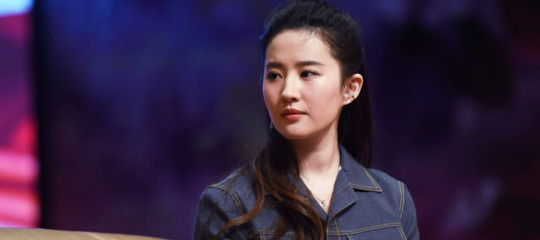 Ha 30 gatti e sa di arti marziali l'attrice cinese scelta per interpretare Mulan