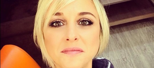 Nadia Toffa posta un messaggio su Facebook: "Bella botta, ma torno presto"