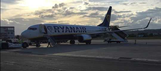 Ryanair nel mirino Antitrust: "Non informa su stop ai voli"