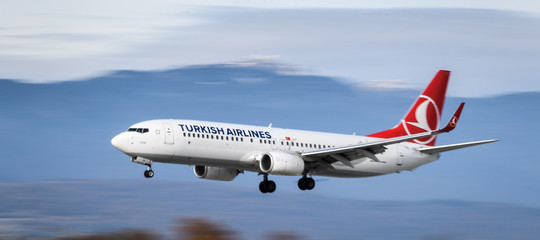 "Bomba a bordo". Una rete wifi costringe all'atterraggio un aereo. E non è la prima volta