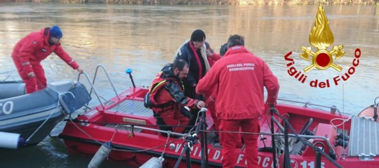 donna salvata tevere vigili del fuoco