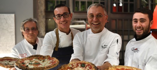 "Ammaccatura e volo", l'arte secolare della pizza napoletana