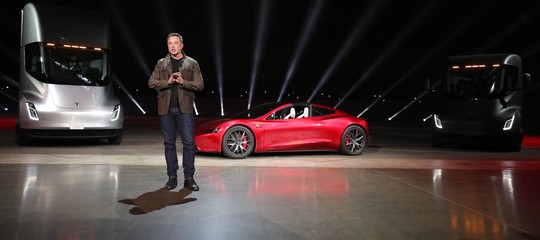 La birra Budweiser viaggerà sui Tir elettrici di Elon Musk