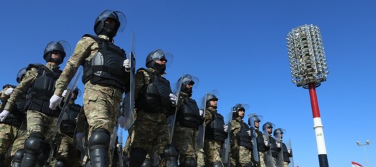 L'Iraq celebra la sconfitta dell'Isis con una parata militare