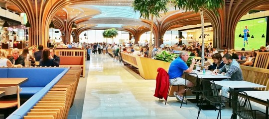 Nei giorni di festa i negozi possono sempre imporre l'apertura? Il caso Oriocenter