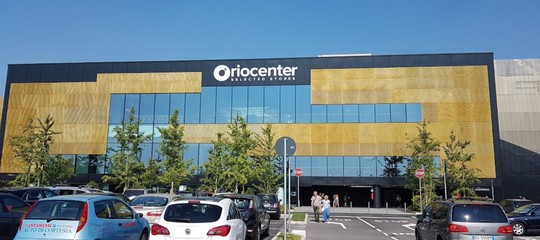 Nei giorni di festa i negozi possono sempre imporre l'apertura? Il caso Oriocenter