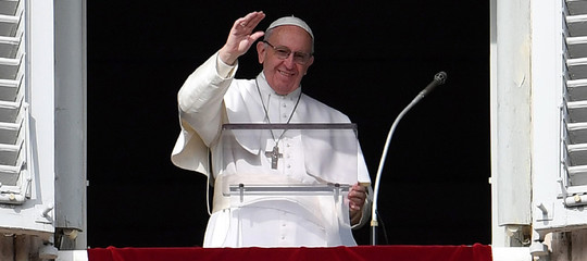 Papa: riposo domenicale fa vivere da figli e non da schiavi