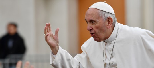 Papa negozi aperti: schiavi senza domenica libera