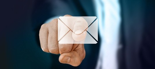 Dai messaggeri a cavallo alla posta elettronica