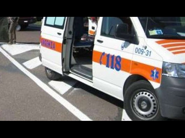 Auto contro pullmino in Alto Adige, feriti 10 bambini