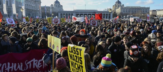 Il governo austriaco di ultradestra vuole subito 'annettersi' cittadini e atleti sudtirolesi. Roma reagirà?
