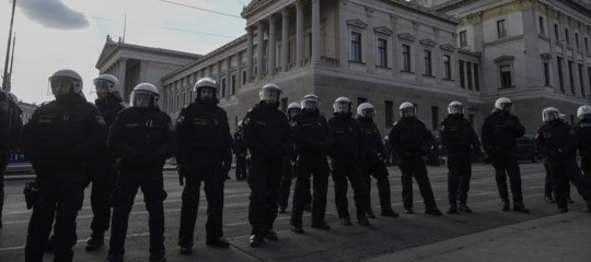 Il governo austriaco di ultradestra vuole subito 'annettersi' cittadini e atleti sudtirolesi. Roma reagirà?