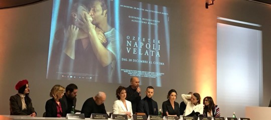 Ozpetek, sesso morte e magnifiche presenze nella sua 'Napoli velata'