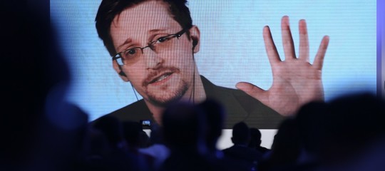Snowden lancia un'app che rende ogni smartphone Android un 'sistema di sorveglianza'
