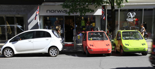 Cosa ha convinto i norvegesi a convertirsi all'auto elettrica