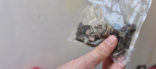 Roma: si presenta dai carabinieri con l'hashish in tasca, arrestato