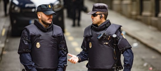 Catalogna: al via il ritiro della polizia di Madrid, sarà completato entro sabato