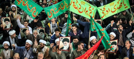 Iran: tv di Stato, decine di migliaia in piazza a sostegno del governo