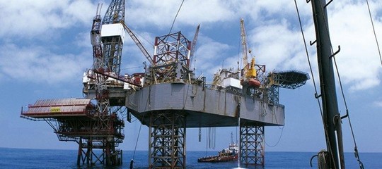 Petrolio: Trump, da 2019 estrazioni lungo il 90% delle coste