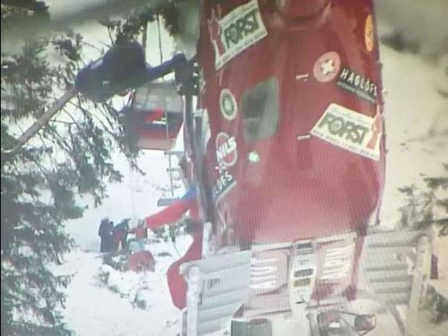 Albero su cabinovia in Val Gardena, panico per 200 turisti