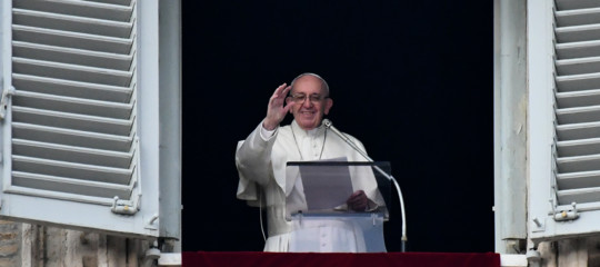 Papa: la fede si trasmette in dialetto, la lingua intima delle coppie