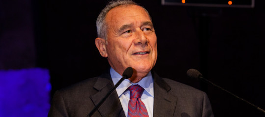 Tasse universitarie, Calenda risponde a Grasso: "Misura trumpiana". Quanti già non le pagano?