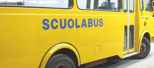 Incidente nel mantovano, si ribalta scuolabus con 50 bimbi