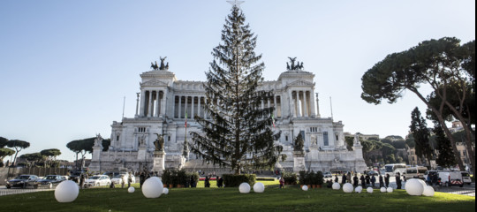 Spelacchio resti dov'è! Il Campidoglio ci ripensa