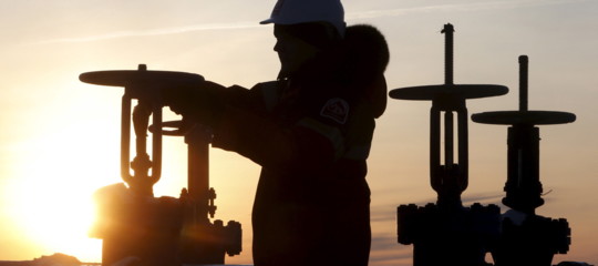 Non si ferma la corsa del petrolio, ai massimi da 3 anni