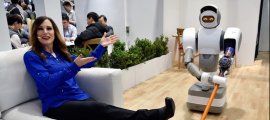 La toilette connessa a Internet e altri improbabili robot visti a Las Vegas