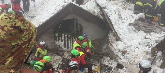 Un anno fa Rigopiano. I momenti della tragedia, i tempi incerti della giustizia